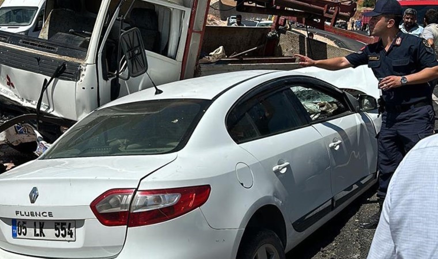 Adıyaman’da kamyonetle otomobil çarpıştı: 1 ölü, 3 yaralı