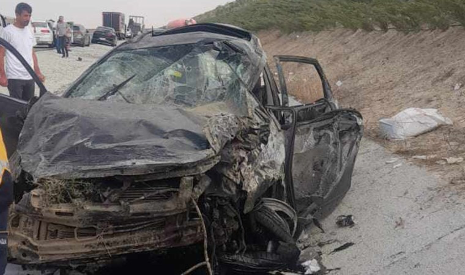 Aksaray’da otomobil, bariyerlere çarptı: Kayınvalide öldü, eşi ile gelini yaralı