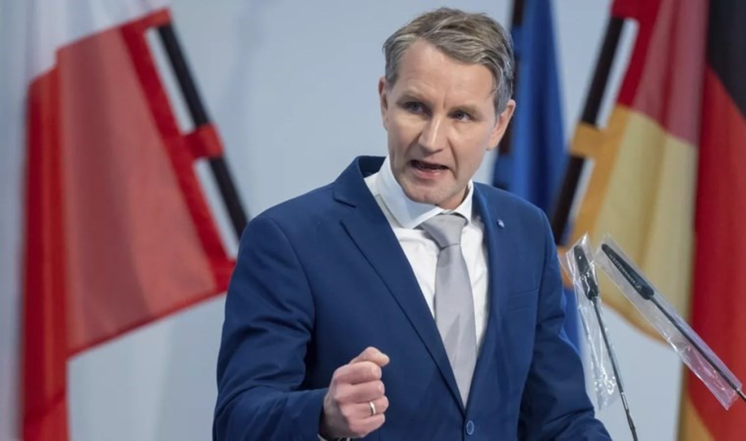 Alman siyasetçiye ikinci kez para cezası: ‘Yasaklı Nazi sloganı’