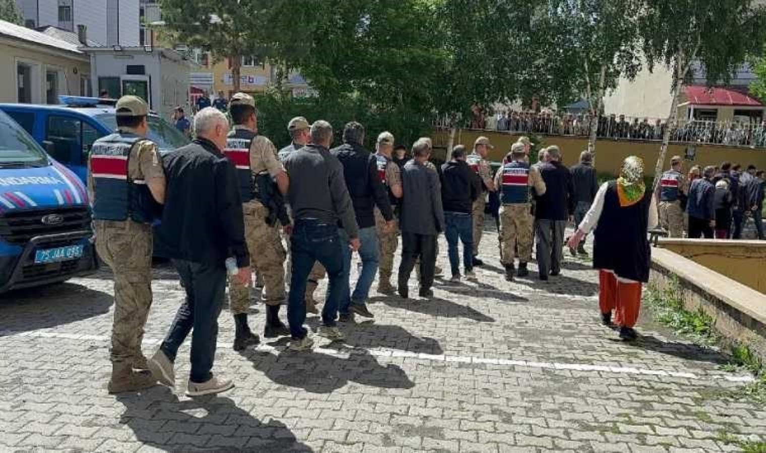 Ardahan ve Iğdır’daki rüşvet operasyonunda yakalanan 32 zanlı serbest bırakıldı