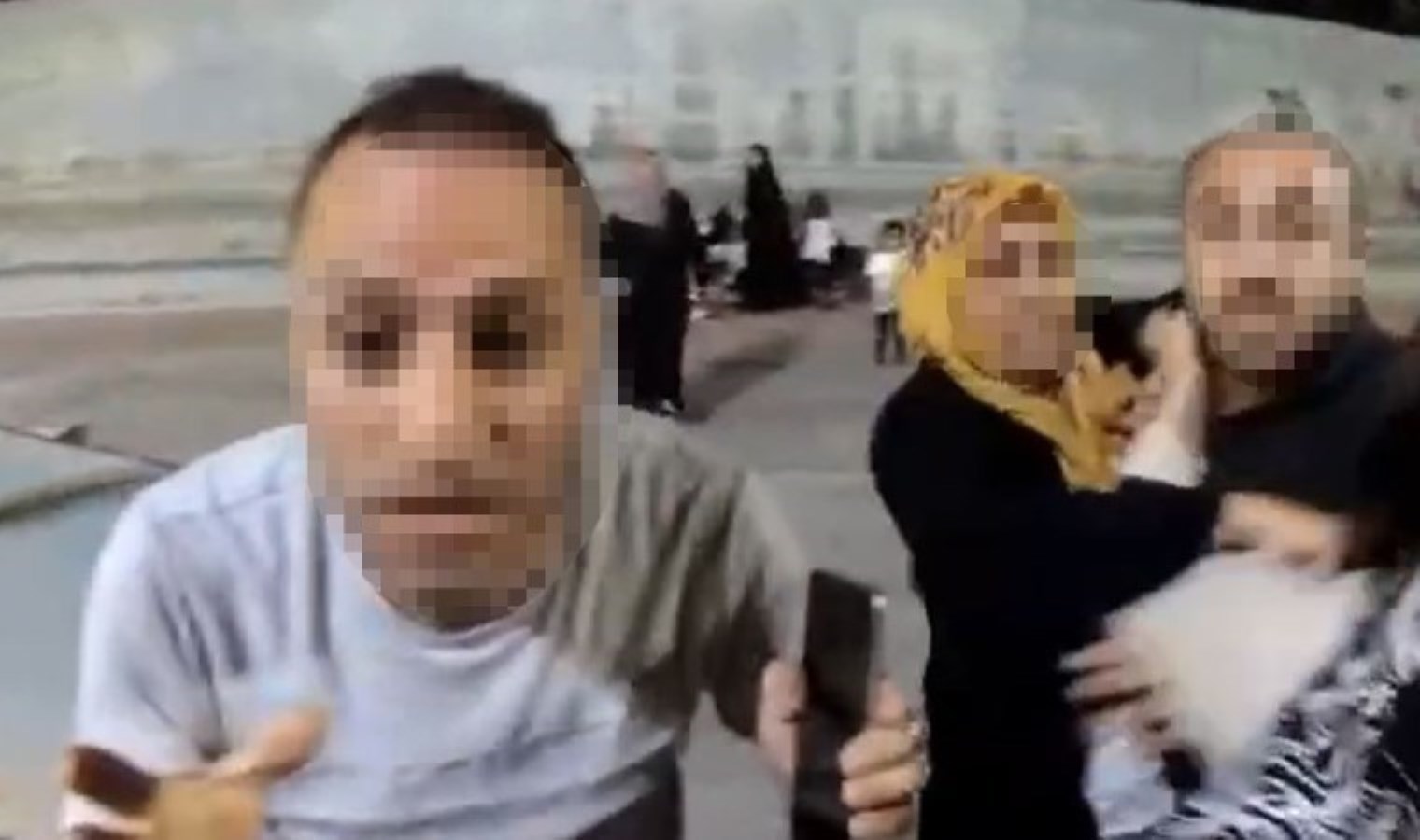 Arnavutköy’de bisiklet süren çocuğa saldırı: ‘Bir daha buraya gelmeyeceksin’