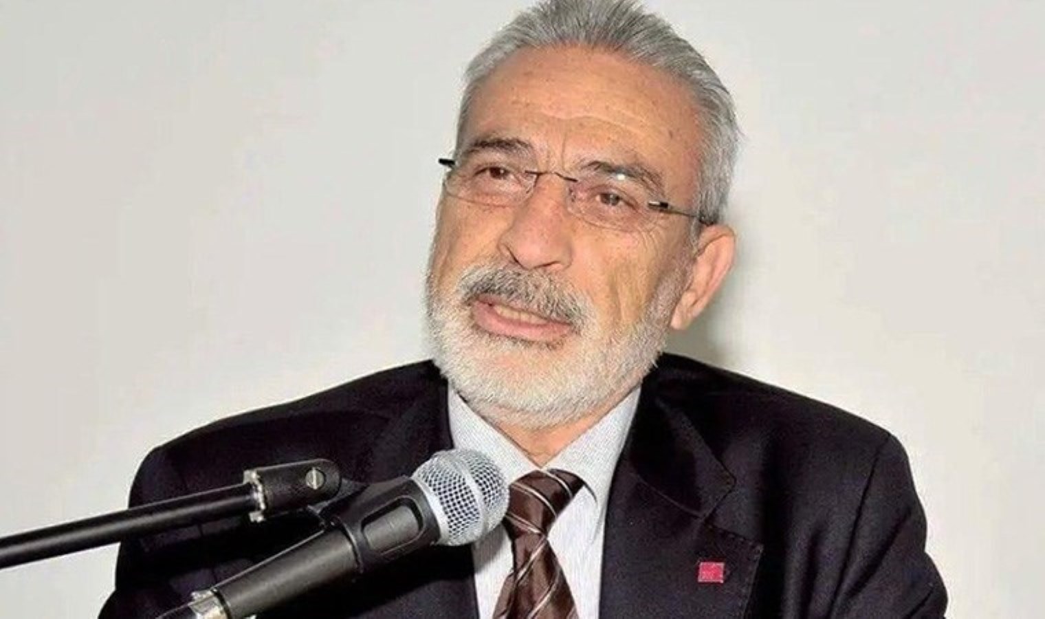 “Atatürk Sakarya Savaşı’nda oyun oynadı” diyen İsmet Özel’e suç duyurusu