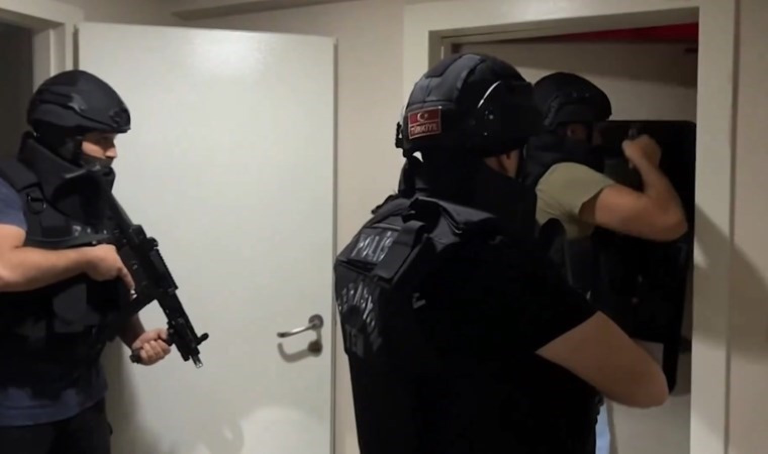 Bakan Yerlikaya duyurdu… 13 ilde IŞİD’e ‘Gürz-1’ operasyonu: 72 şüpheli yakalandı