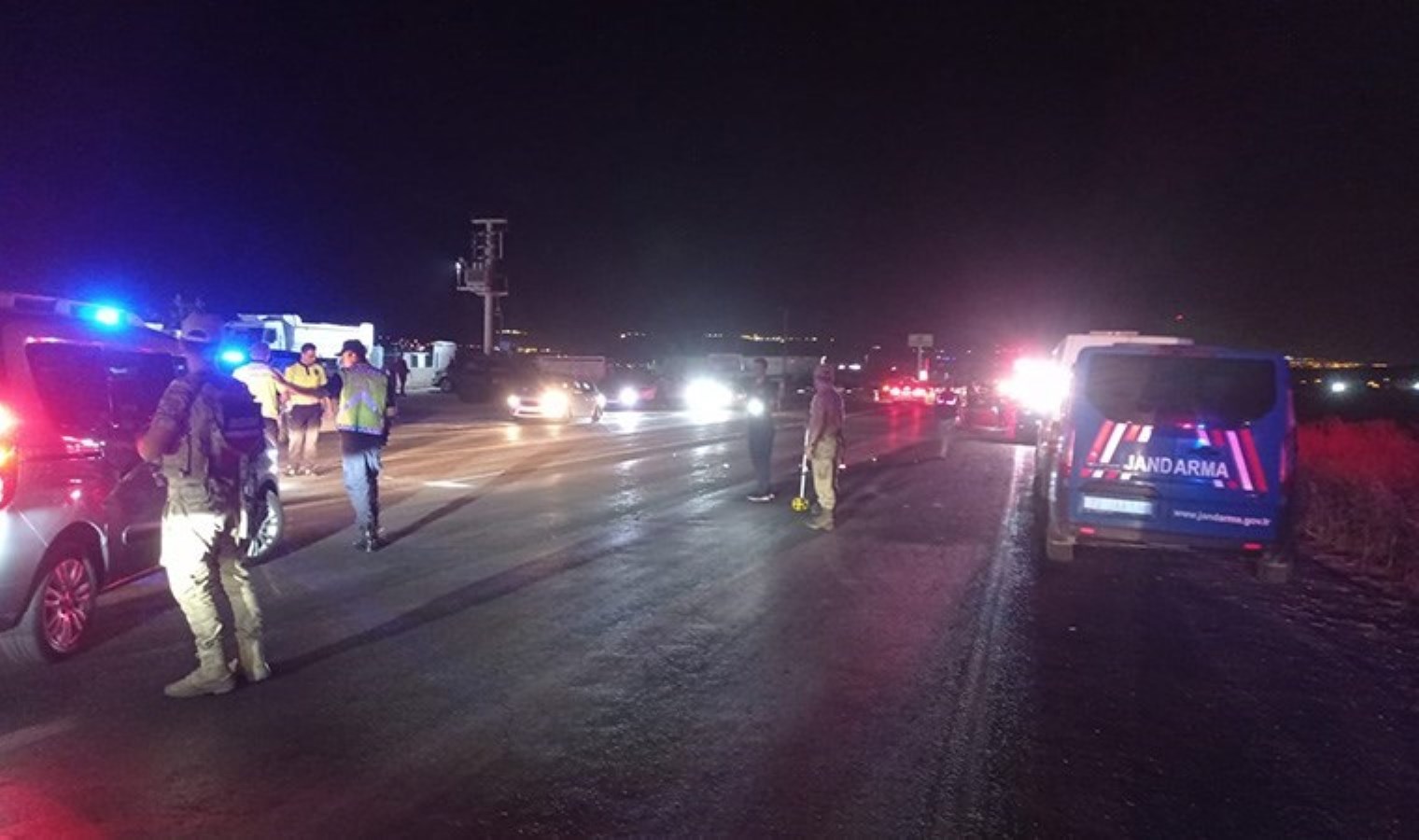 Batman’da düğünden çıkan yayalara hafif ticari araç çarptı, 4 kişi öldü, 2 kişi yaralandı