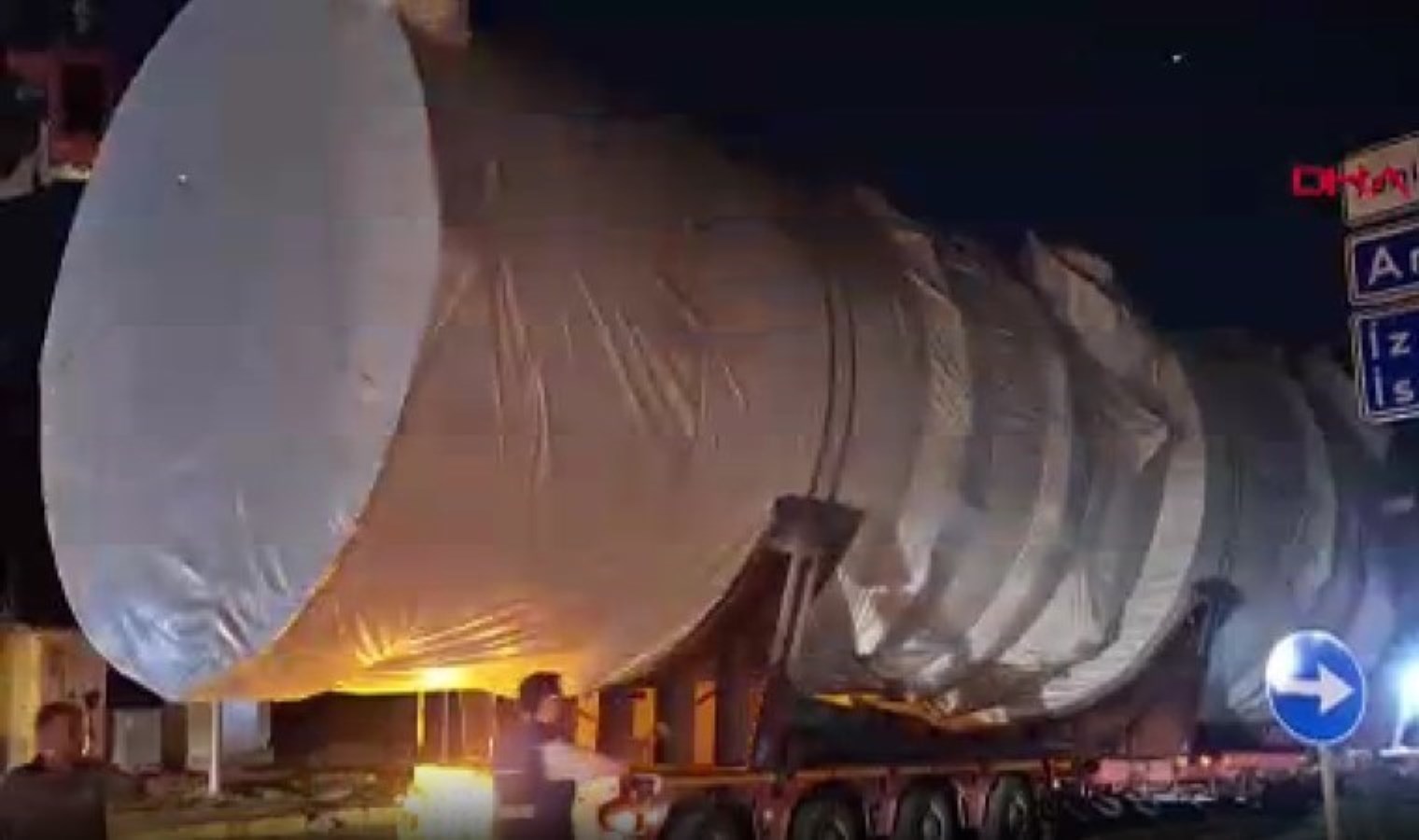 Belçika’ya gönderilecek 20 metre, 42 tonluk sıvı tankı 3 günde limana getirildi