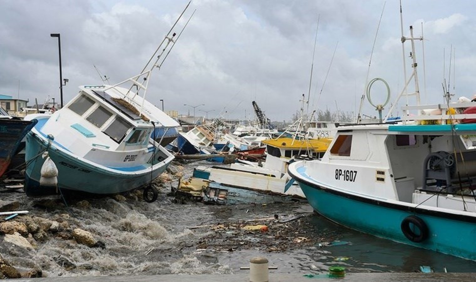 Beryl Kasırgası, Karayipler’i etkisi altına aldı: Yüzbinlerce kişi etkilendi