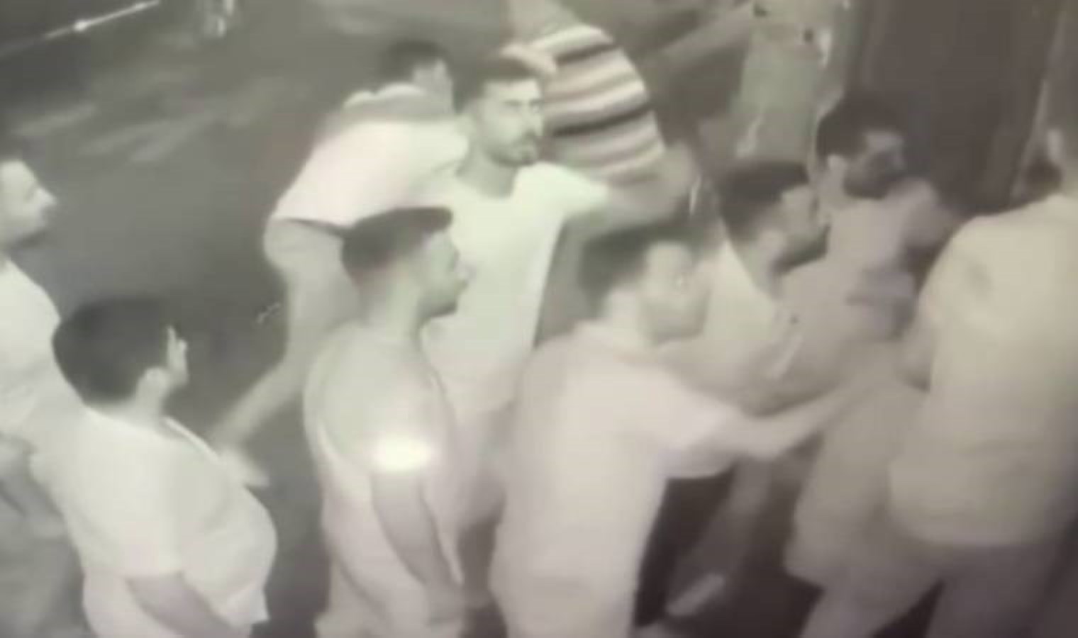 Beyoğlu’nda kardeşini dövenlere ateş etti