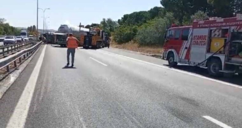 Büyükçekmece’de yakıt tankeri devrildi: Yol trafiğe kapatıldı!