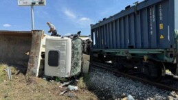 Çankırı’da tren, kamyona çarptı: 1 ölü, 3 yaralı