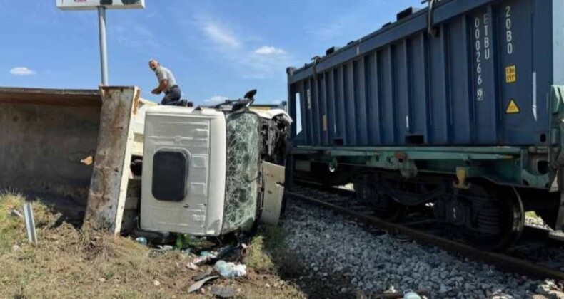 Çankırı’da tren, kamyona çarptı: 1 ölü, 3 yaralı