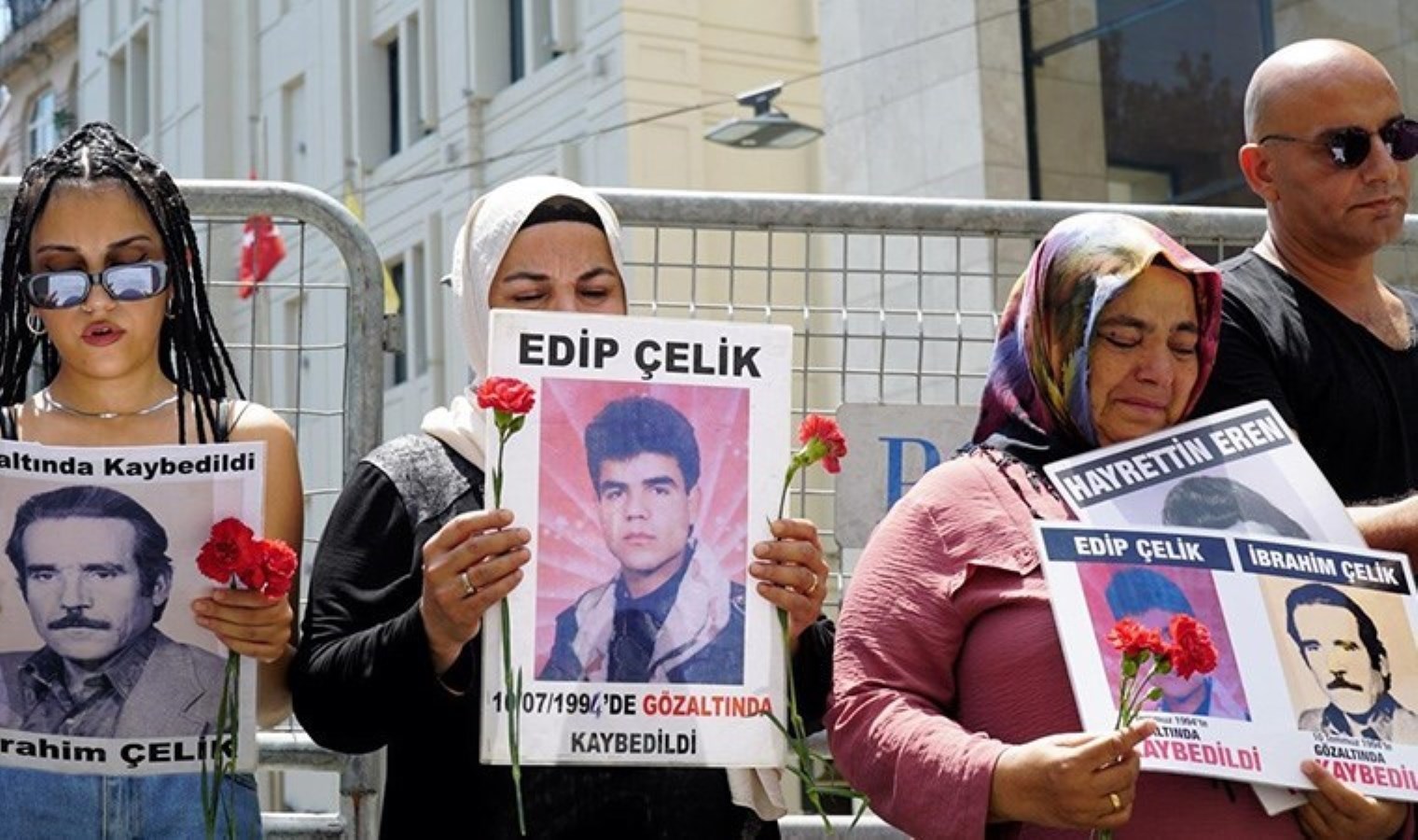 Cumartesi Anneleri 1007. haftada Galatasaray Meydanı’nda: 30 yıl önce Hizbullah’ın kaçırdığı 2 kişinin akıbetini sordular