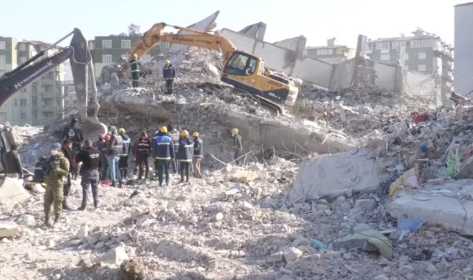 Depremde 219 kişiye mezar olmuştu… Atilla Eren Apartmanı davasında bilirkişi raporu: ‘Beton kalitesi olması gerekenin yarısı…’