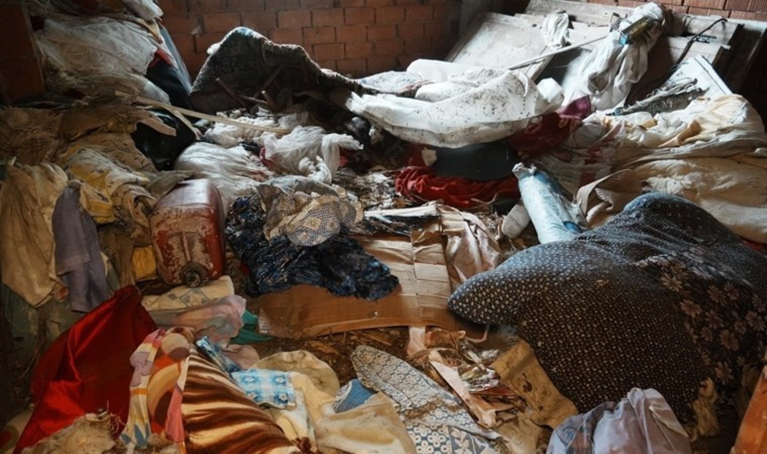 Düzce’de evden 42 kamyon çöp çıktı