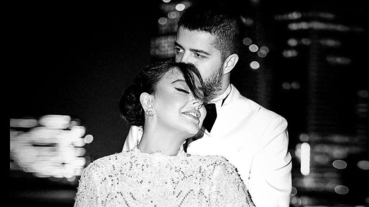 Ebru Gündeş’ten boşanma iddialarına fotoğraflı cevap