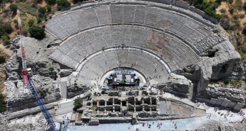 Efes’te Koressos Kapısı gün yüzüne çıkıyor