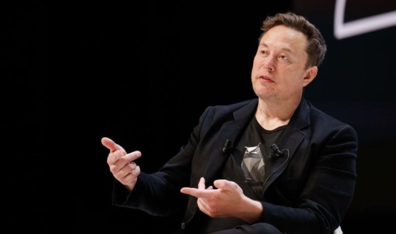 Elon Musk en büyük iki şirketinin ofislerini, okullardaki cinsiyet uygulamasını gerekçe göstererek California’dan taşımaya karar verdi