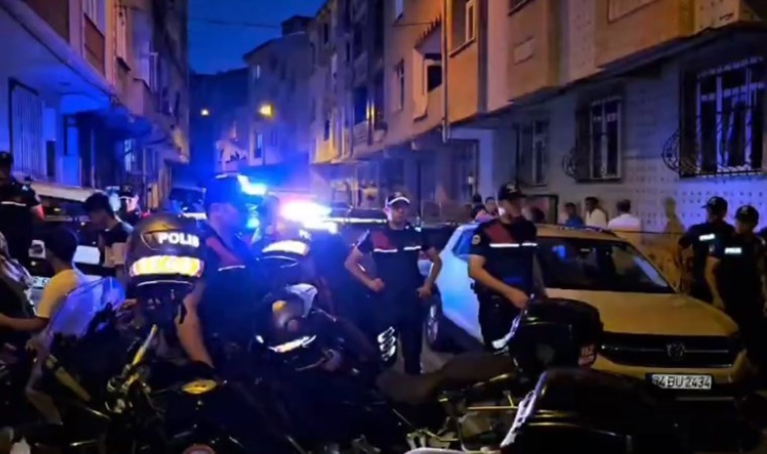 Esenler’de kapısına dayanan damadını öldürdü