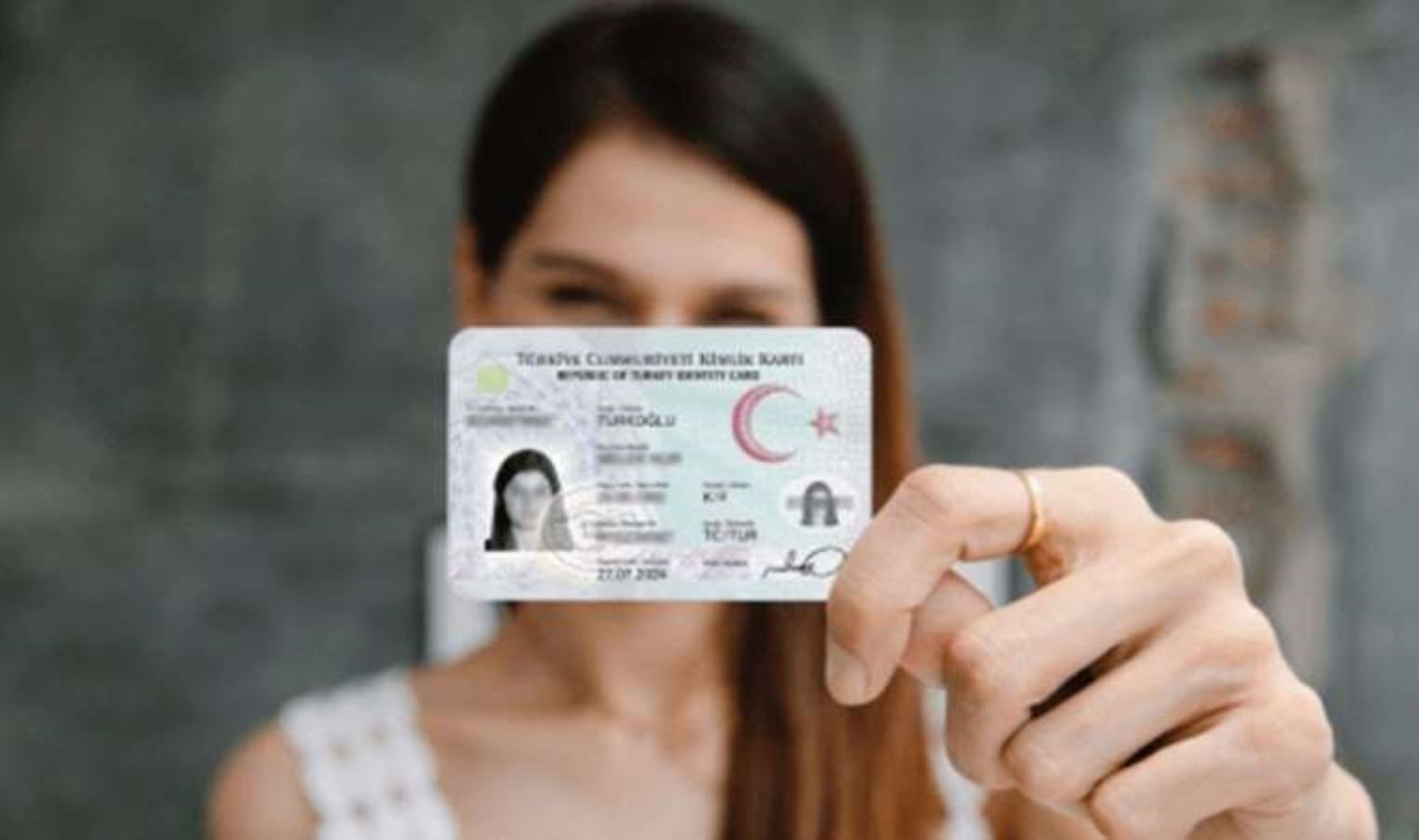 EŞİK Platformu: Kadının kendi soyadını kullanması, aileye zarar vermez; tam tersine ailede eşitliği pekiştireceği için güçlendirir