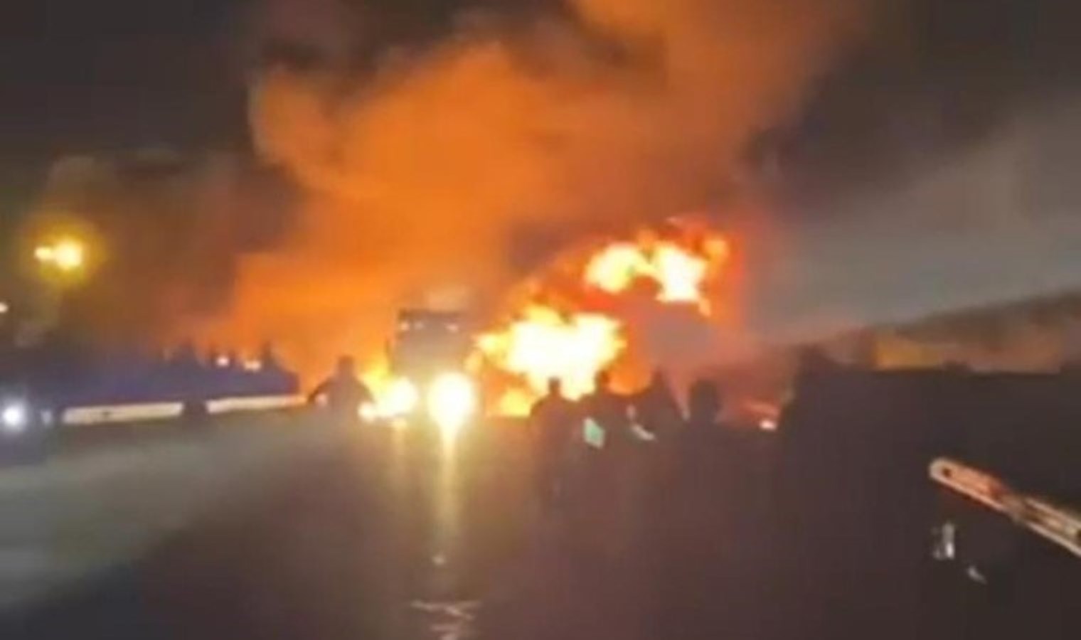 Facianın eşiğinden dönüldü… Akaryakıt yüklü tankerler çarpıştı: 1 ölü