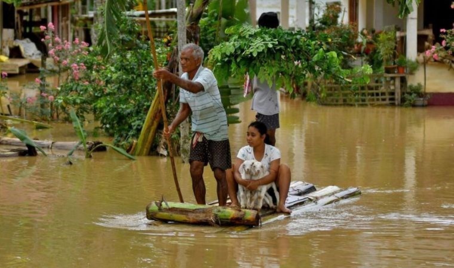 Hindistan’da aşırı yağışlar nedeniyle ölenlerin sayısı yükseldi