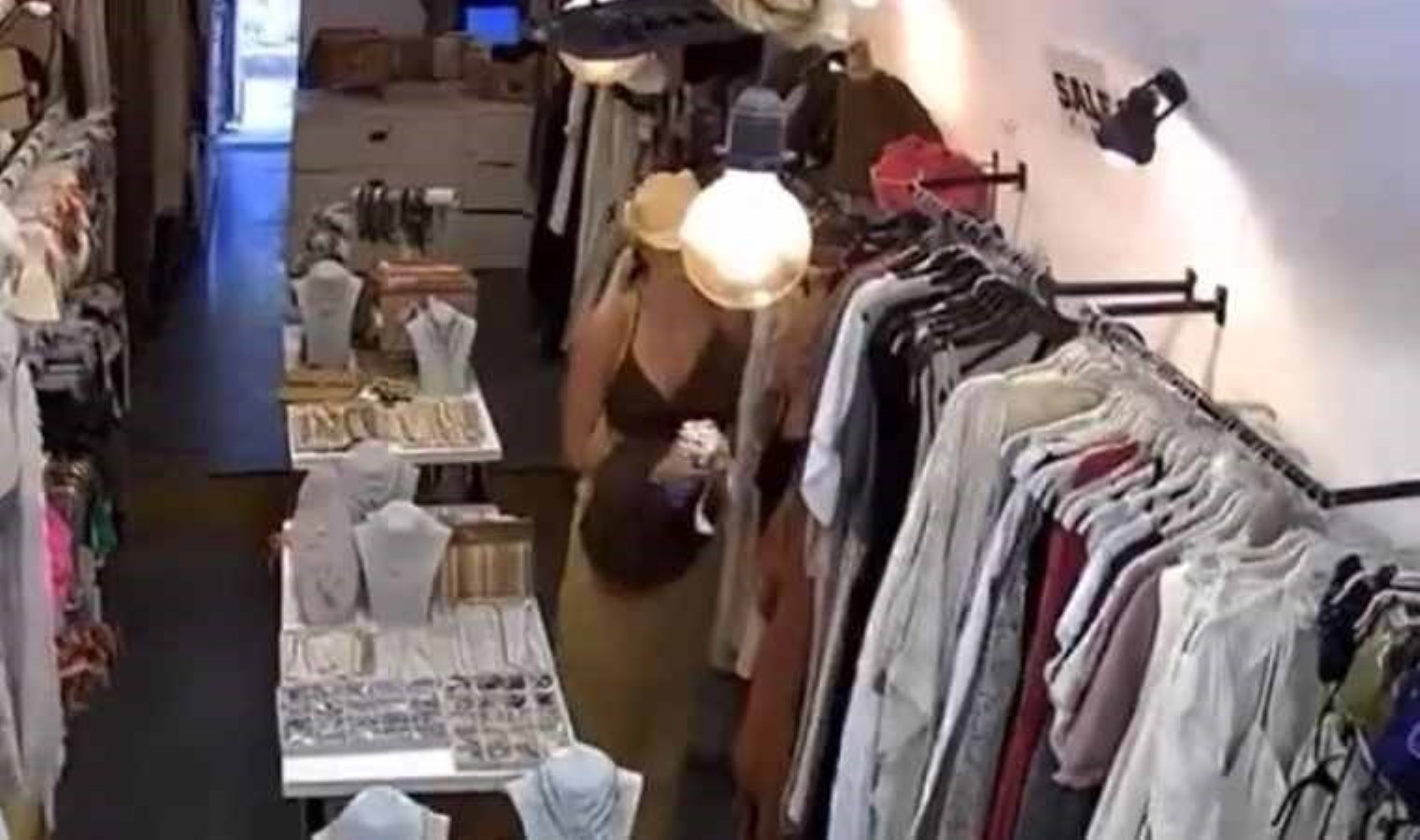 Hırsızlık yaptı… İşyeri sahibine mail atıp özür diledi