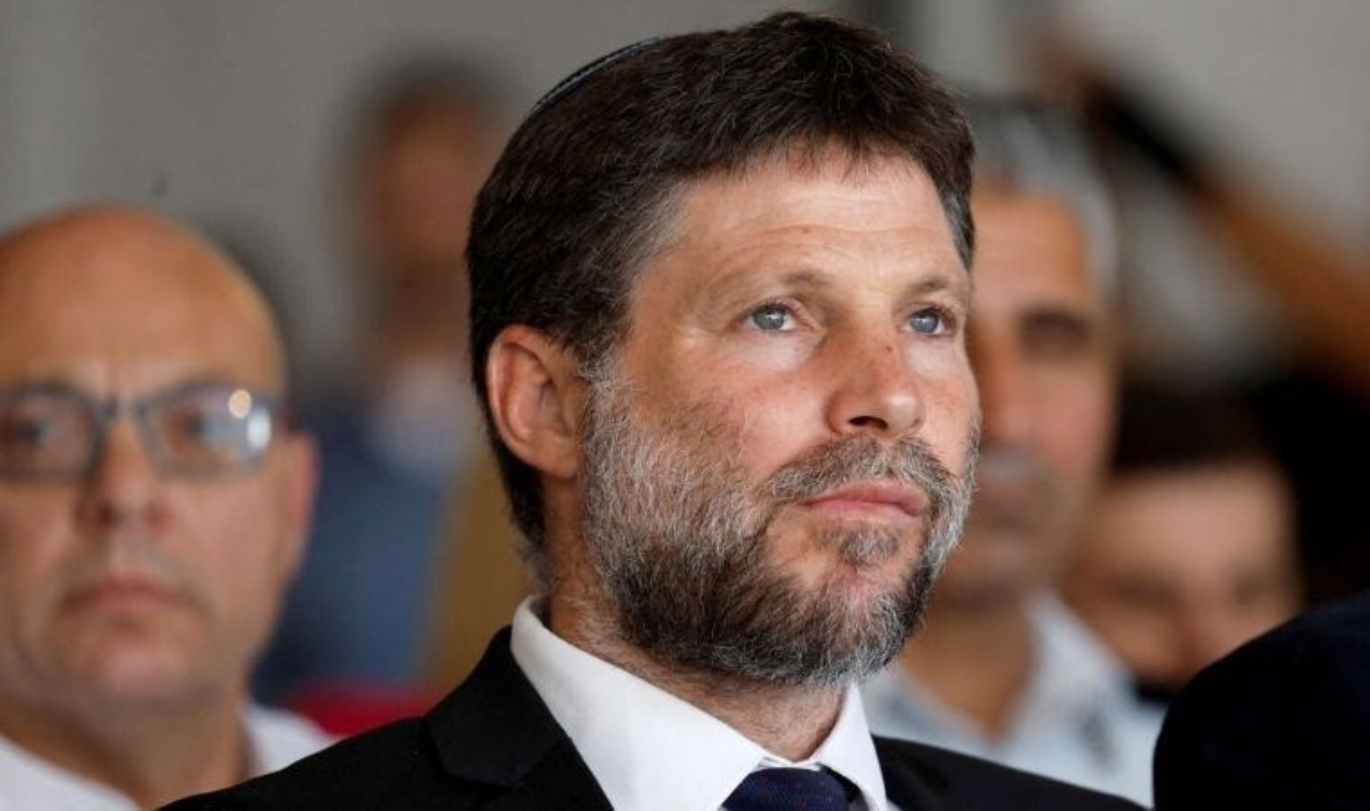 İsrail’de koalisyon bölündü, ana muhalefet lideri hükümeti savundu