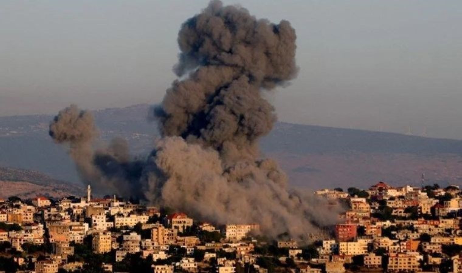 İsrail’in Lübnan’ın güneyine hava saldırıları düzenlediği bildirildi