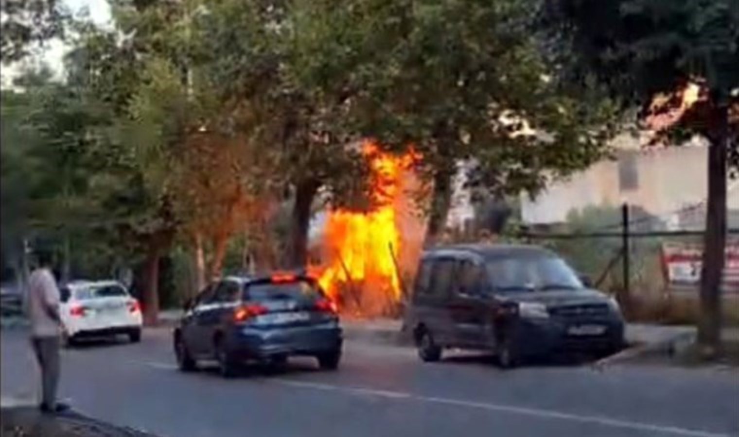 İstanbul Avcılar’da baraka alev alev yandı!