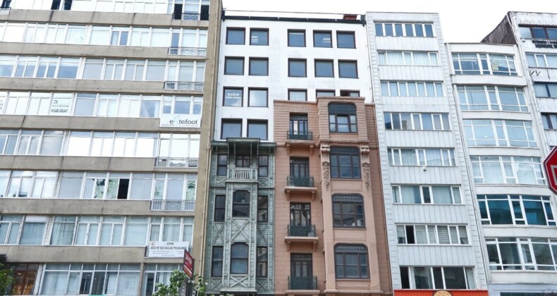 İstanbul Şişli, tarihi binalara eklenen kaçak yapılarla doldu