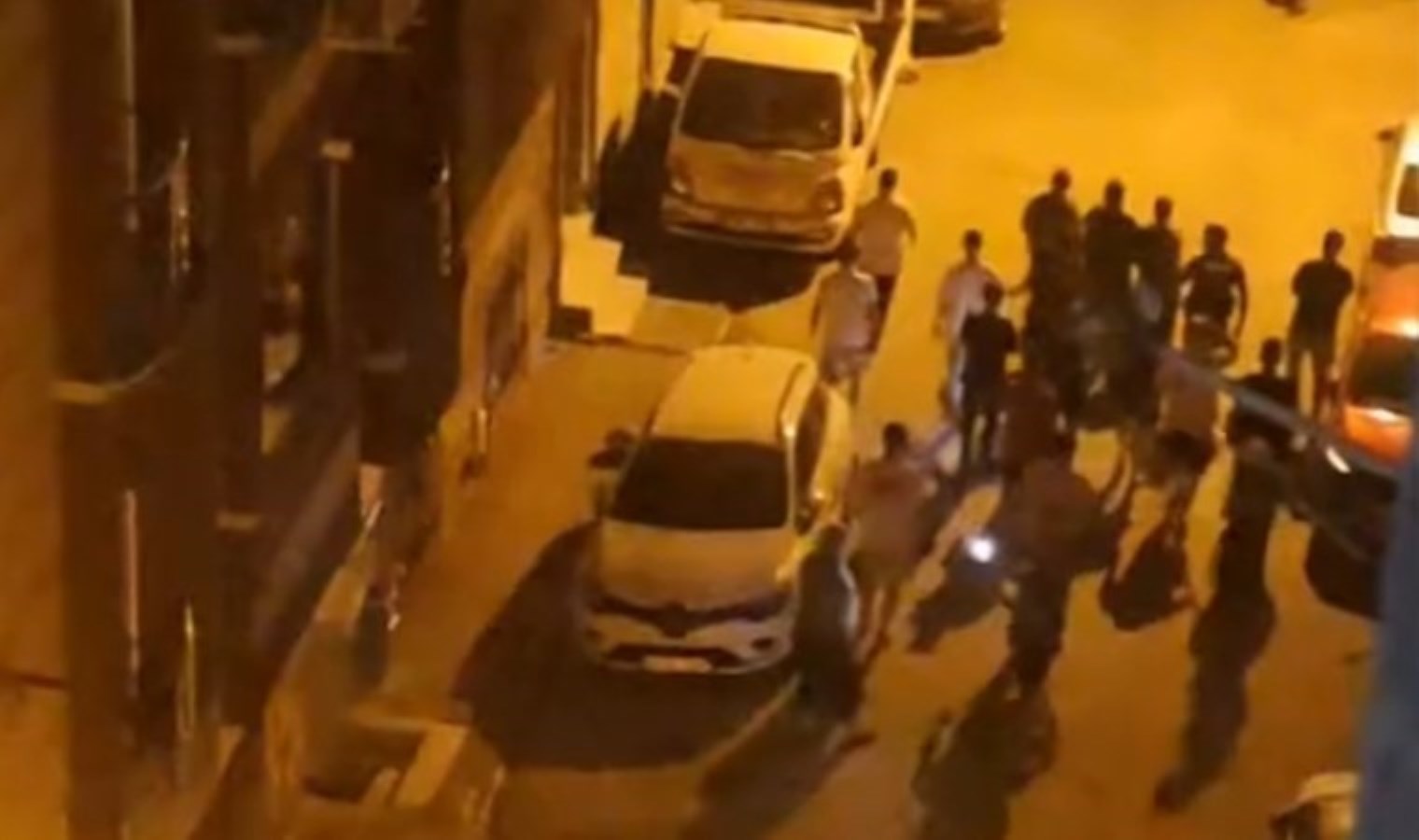 İstanbul Sultangazi’de ‘kaçak göçmen’ baskını