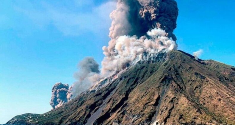 İtalya’da Etna’dan sonra Stromboli Yanardağı da faaliyete geçti