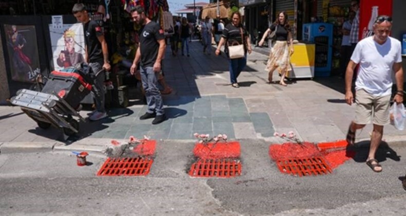 İzmir’de 2 kişinin elektrik akımına kapılarak öldüğü sokakta mazgallar kırmızıya boyandı