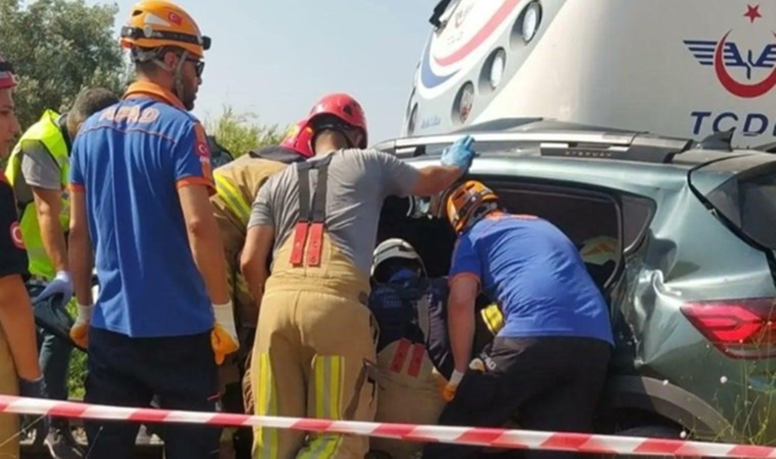 İzmir’de trenin hemzemin geçitte çarptığı araçtaki 3 kişi öldü