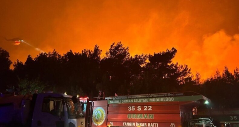 İzmir’deki yangın yerleşim yerlerine yaklaştı: Tahliye başladı!