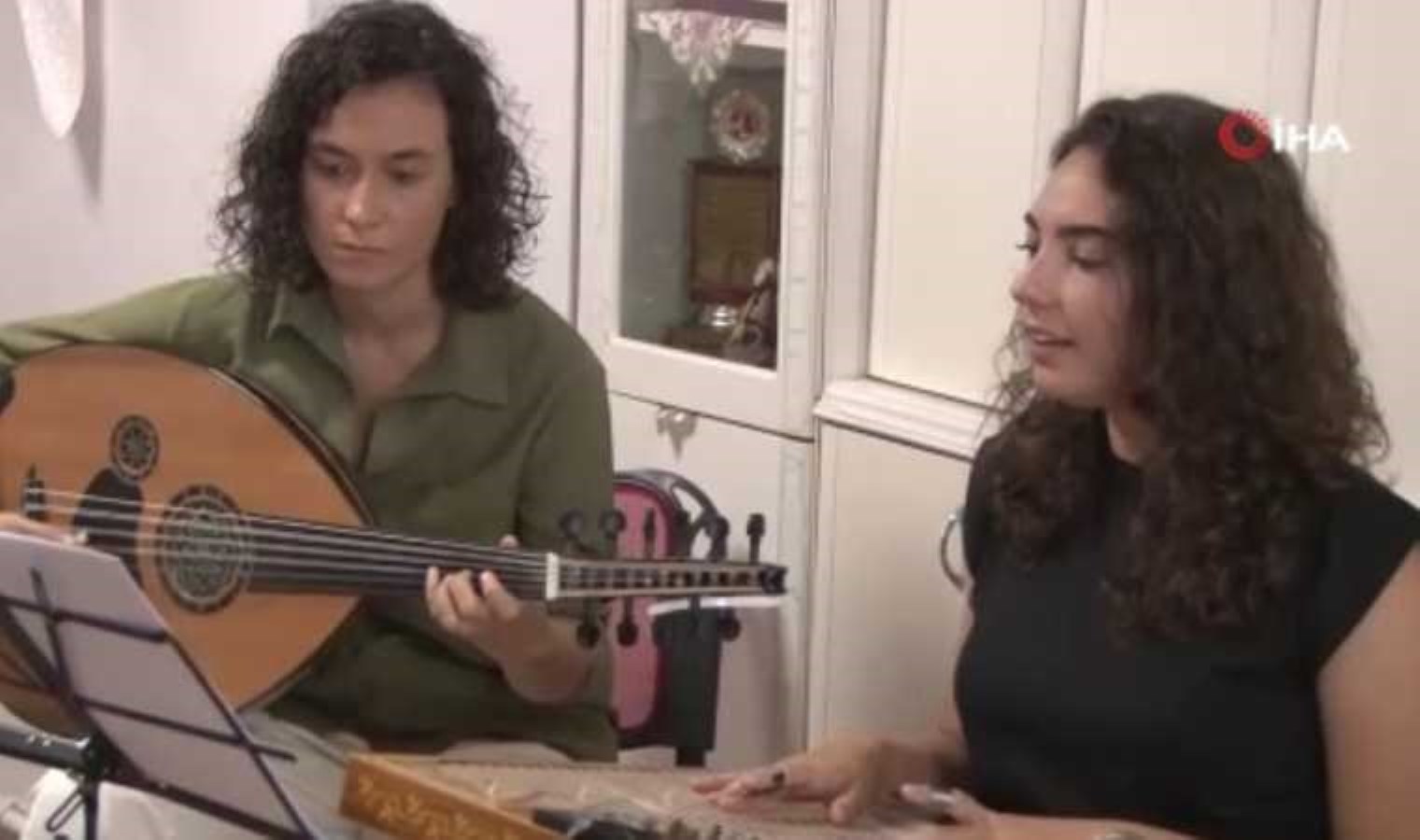 İzmir’in kadın müzisyenleri klasik Türk müziğini günümüze uyarladı