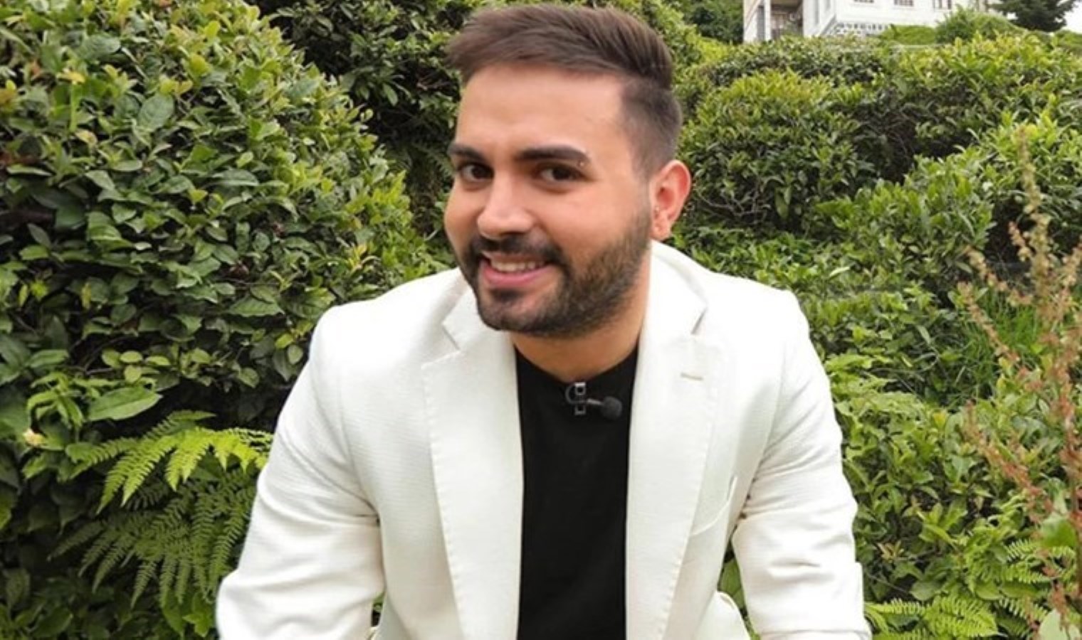 Kadir Ezildi’nin sır gibi sakladığı babası ortaya çıktı: Ünlü bir cerrahmış!