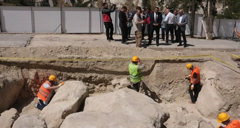 Kapadokya’da bir ilk: Kara yolunun altından nekropol çıktı