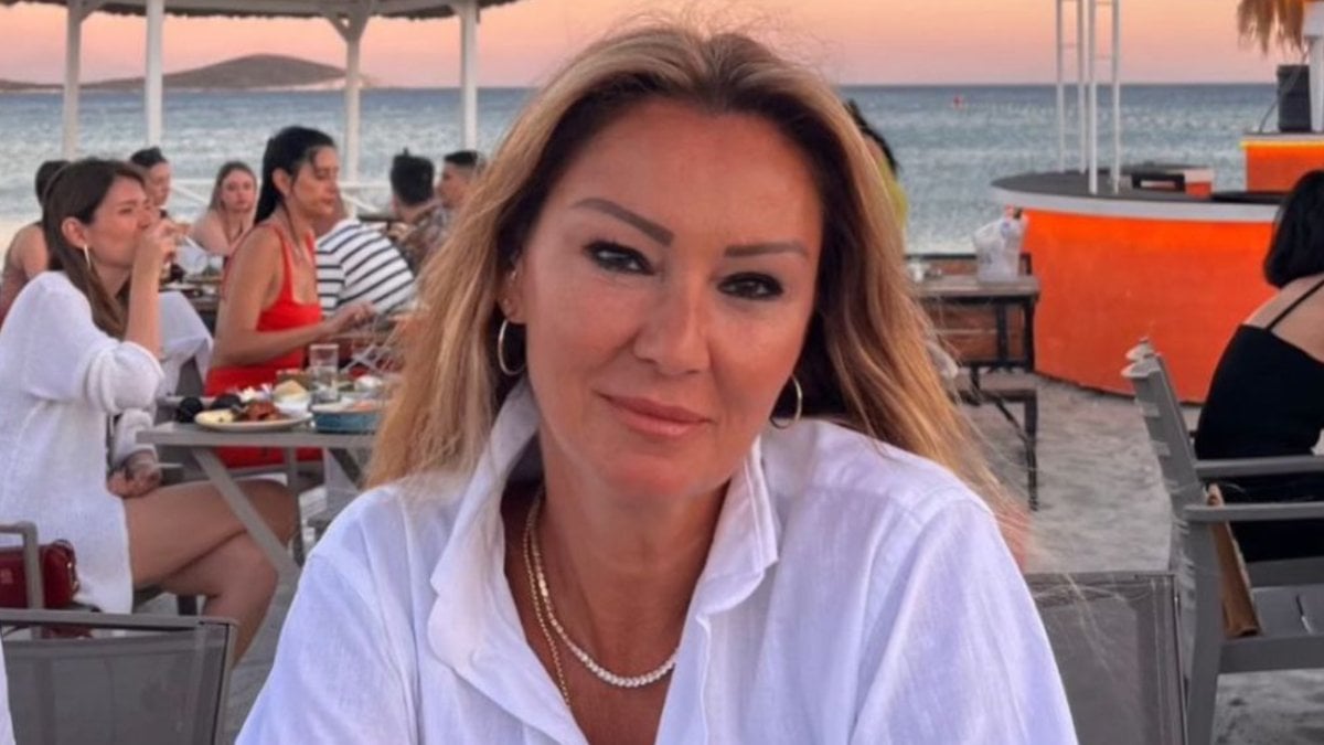 Kitesurf yapıyor! Oyuncu Pınar Altuğ beyaz mayosuyla poz verd