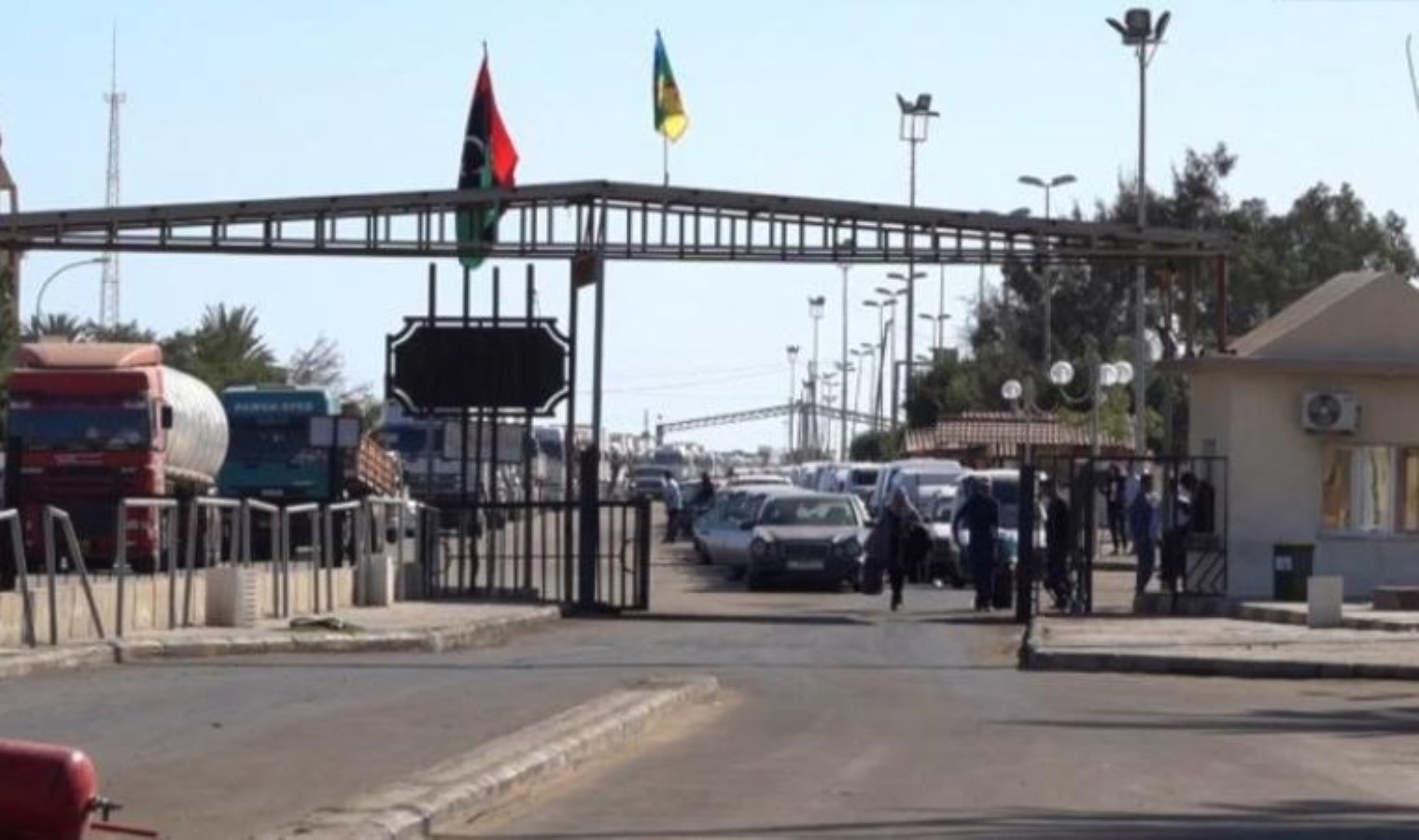Libya ile Tunus arasındaki Ras Cedir Sınır Kapısı 3 ayın ardından yeniden açıldı