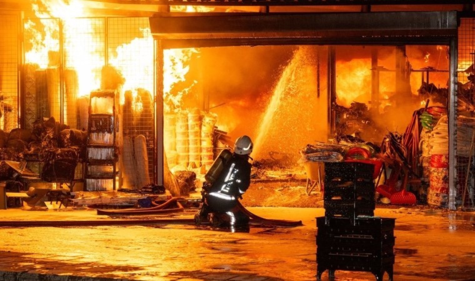 Malatya’da sanayi sitesinde yangın: 25 dükkan kullanılamaz hale geldi!