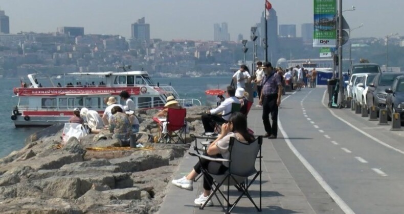 Nemli ve sıcak havadan bunalan İstanbullar sahillere koştu