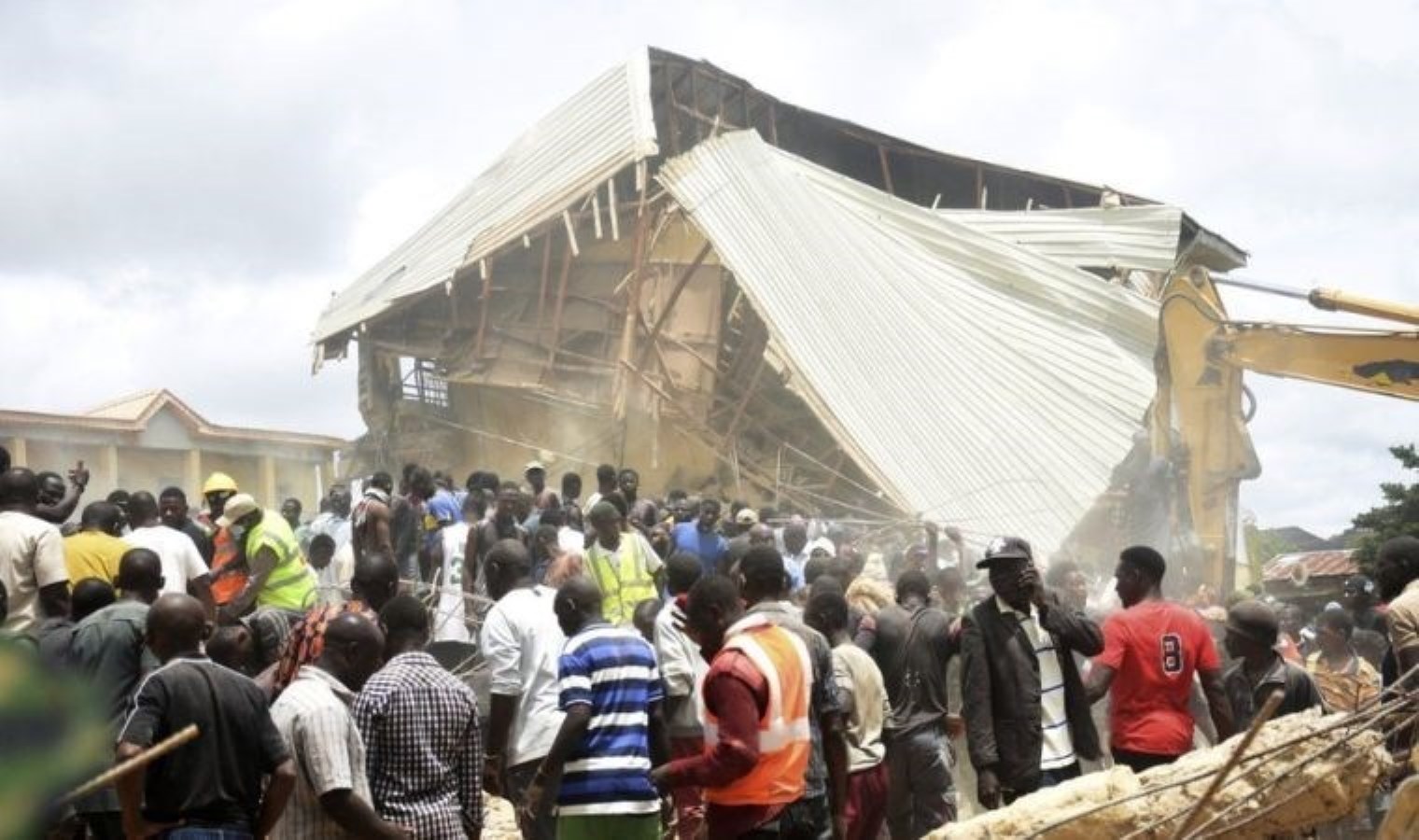 Nijerya’da iki katlı okulun çökmesi sonucu hayatını kaybedenlerin sayısı 22’ye çıktı