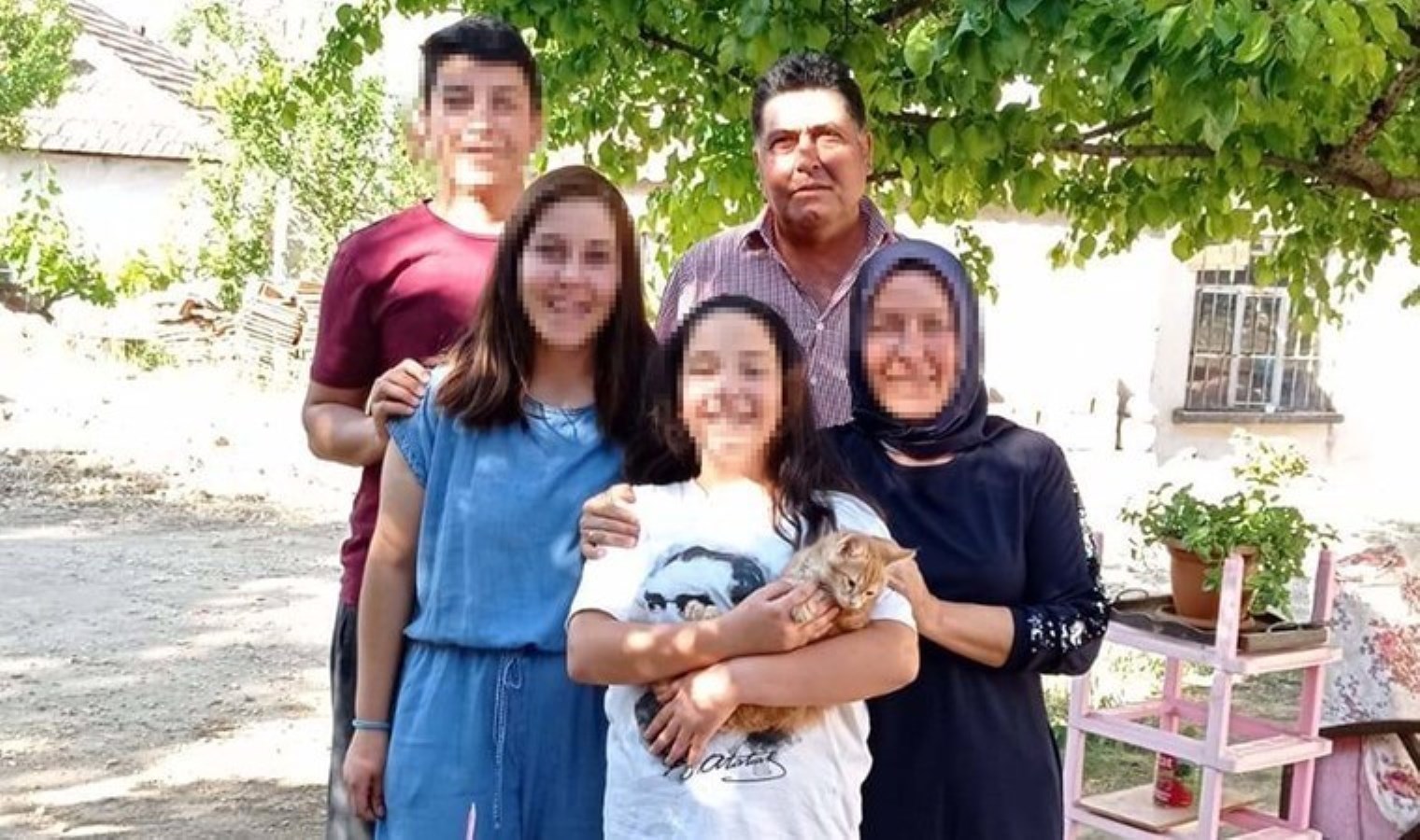 Oğlunu bıçakla yaralayan eşini demir çubukla öldürdü!