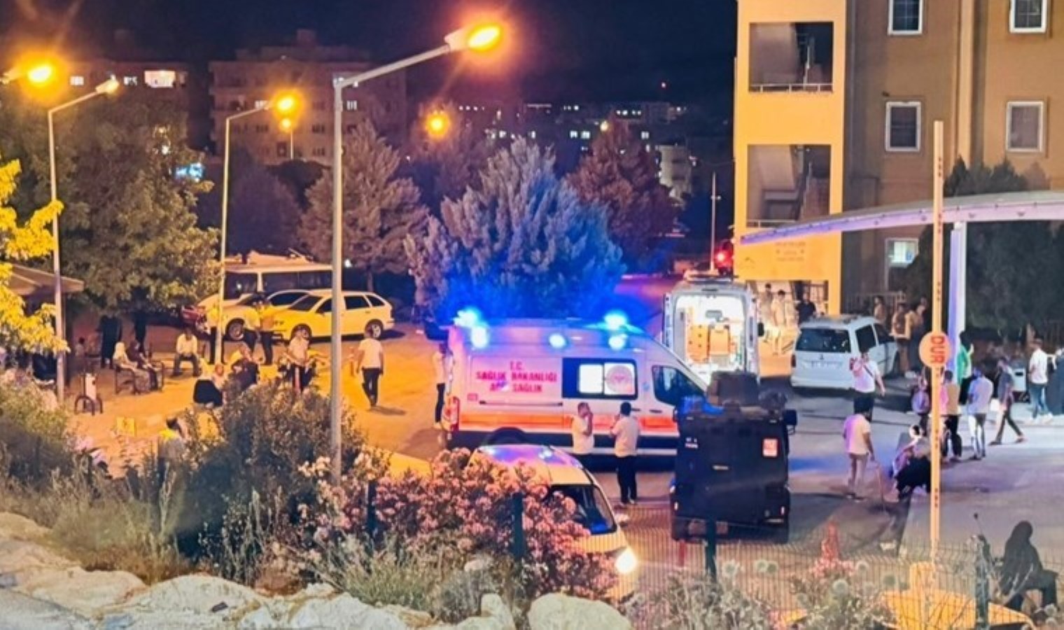 Oğlunun ateşe verdiği evde yaralanan kadın kurtarılamadı