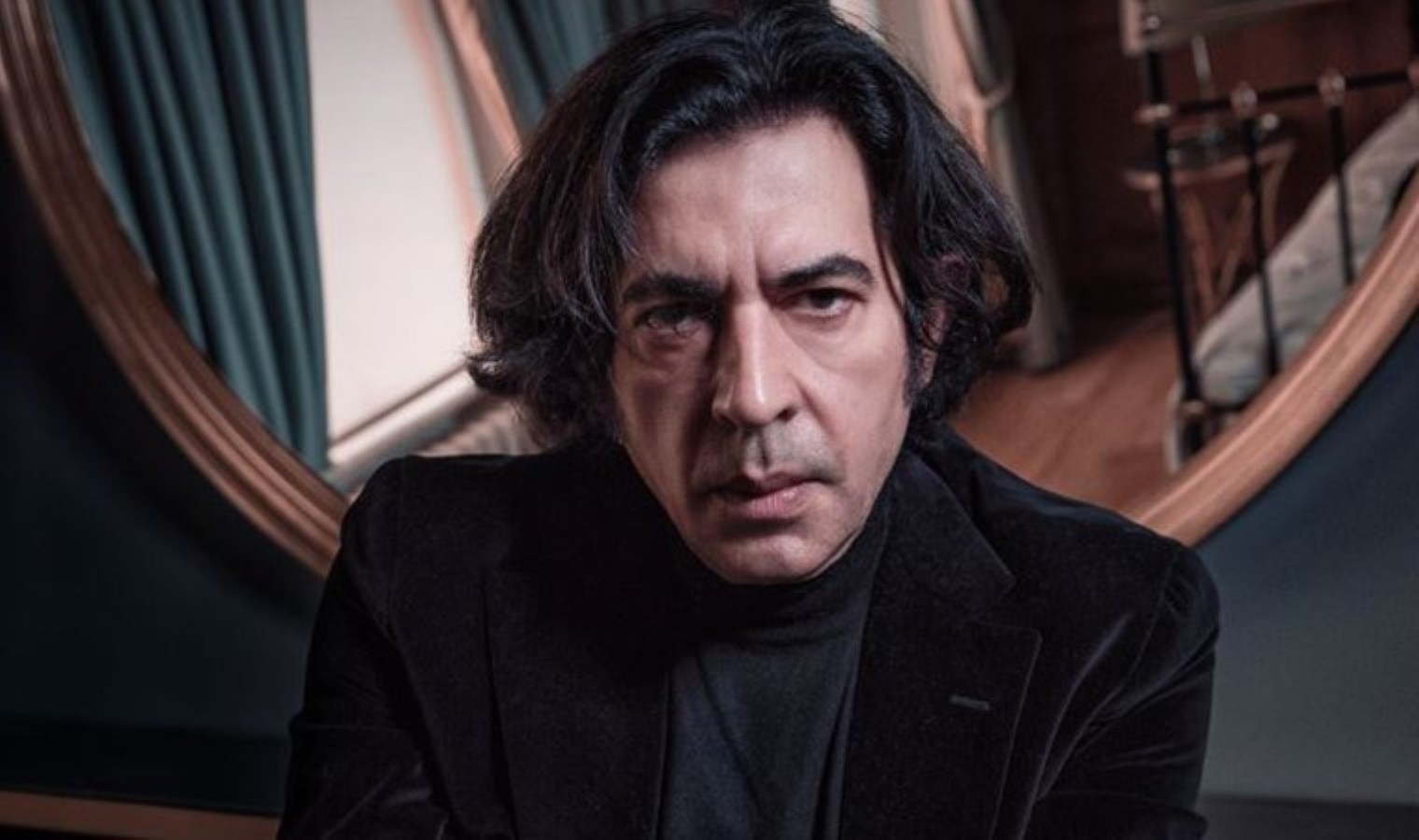 Okan Bayülgen’den yeni oyun: Deniz Tansel Öngel‘le başrolü paylaşacak