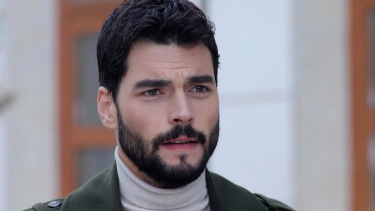 Ölüm haberiyle yıkıldı! Akın Akınözü’nü yasa boğan ölüm haberi…