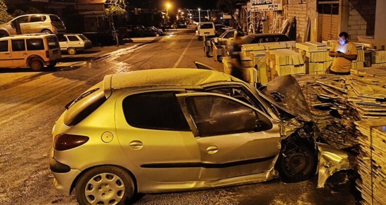 Otomobil iş yerinin bahçesine daldı: Sürücü yaralandı