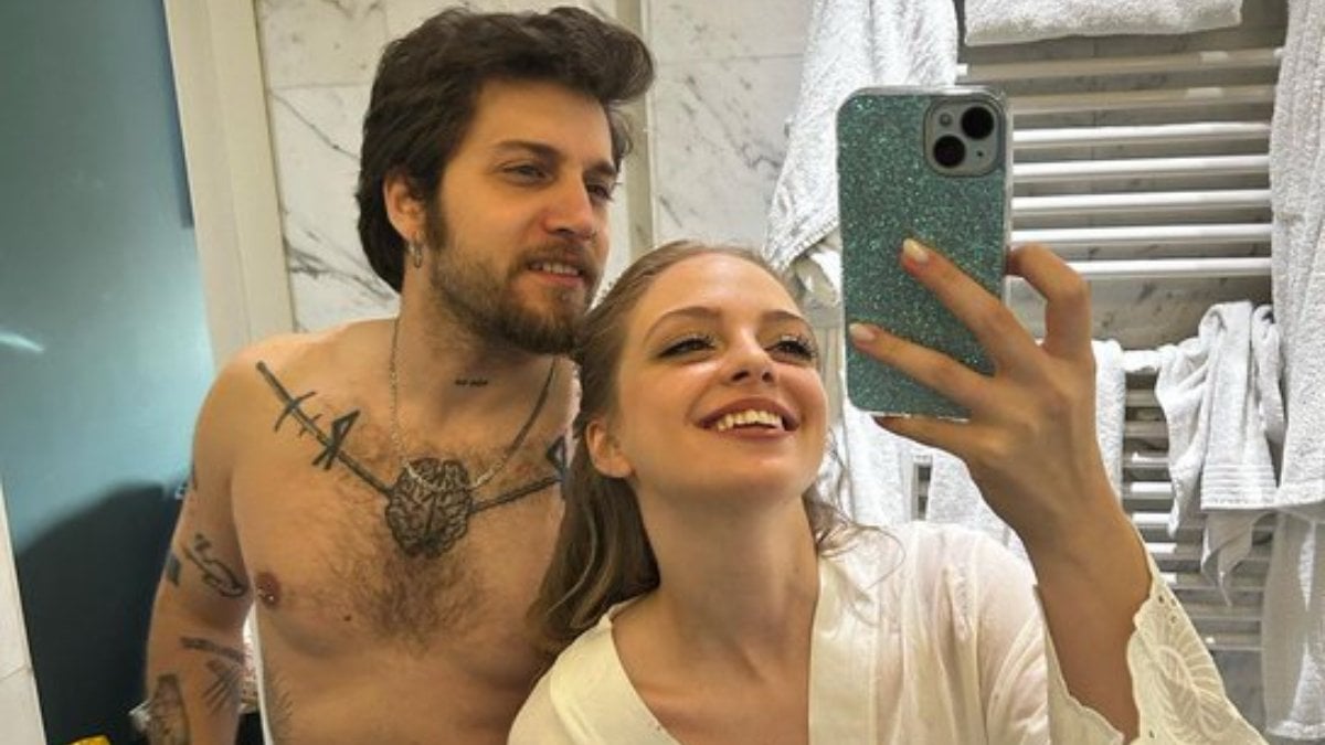 Oyuncu İpek Filiz Yazıcı eşi ve kız kardeşini paylaştı: ‘Baldız tehlikeli sularda yüzüyor’