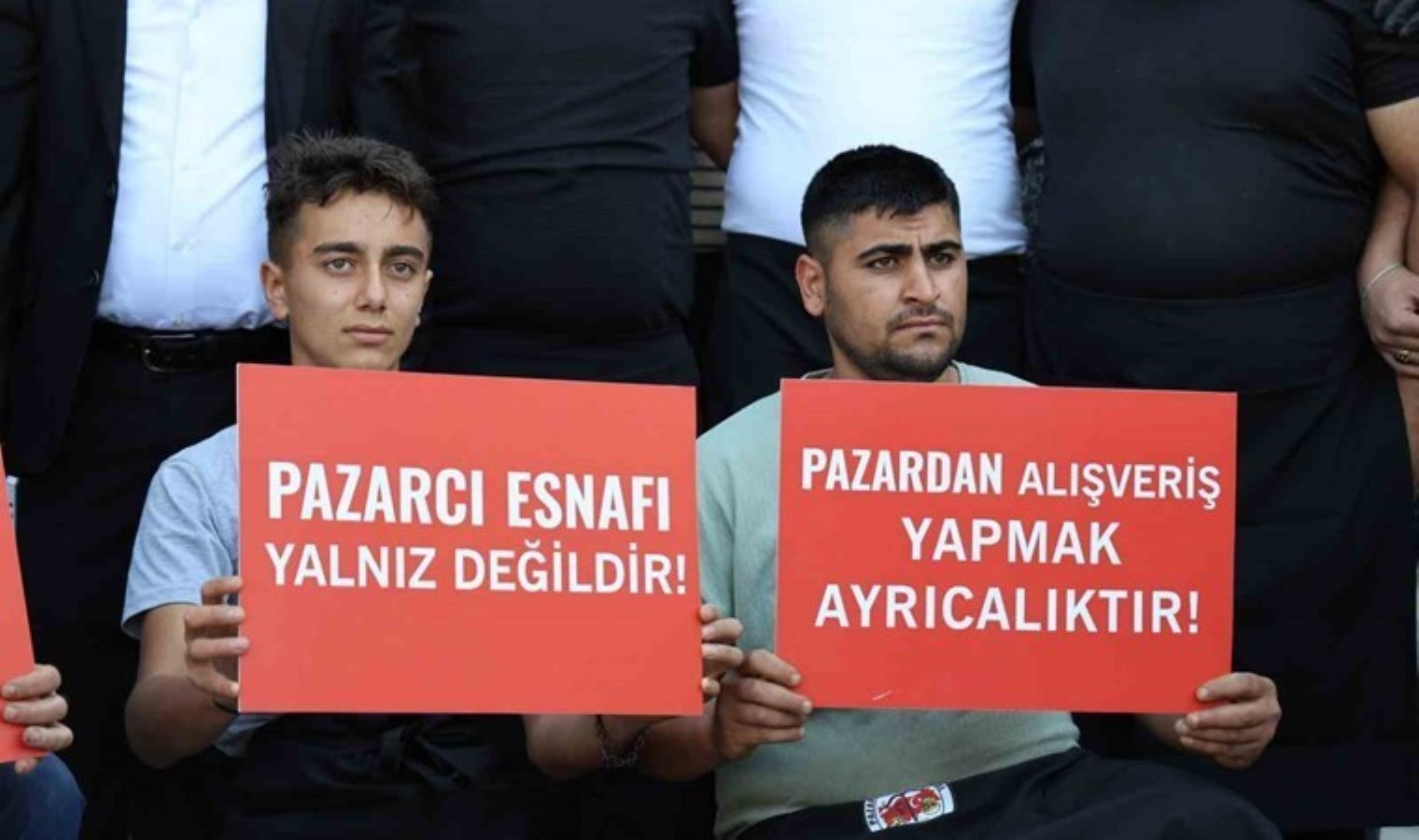 Pazarcılar eylem yaptı: Belediye ve zincir marketleri suçladılar