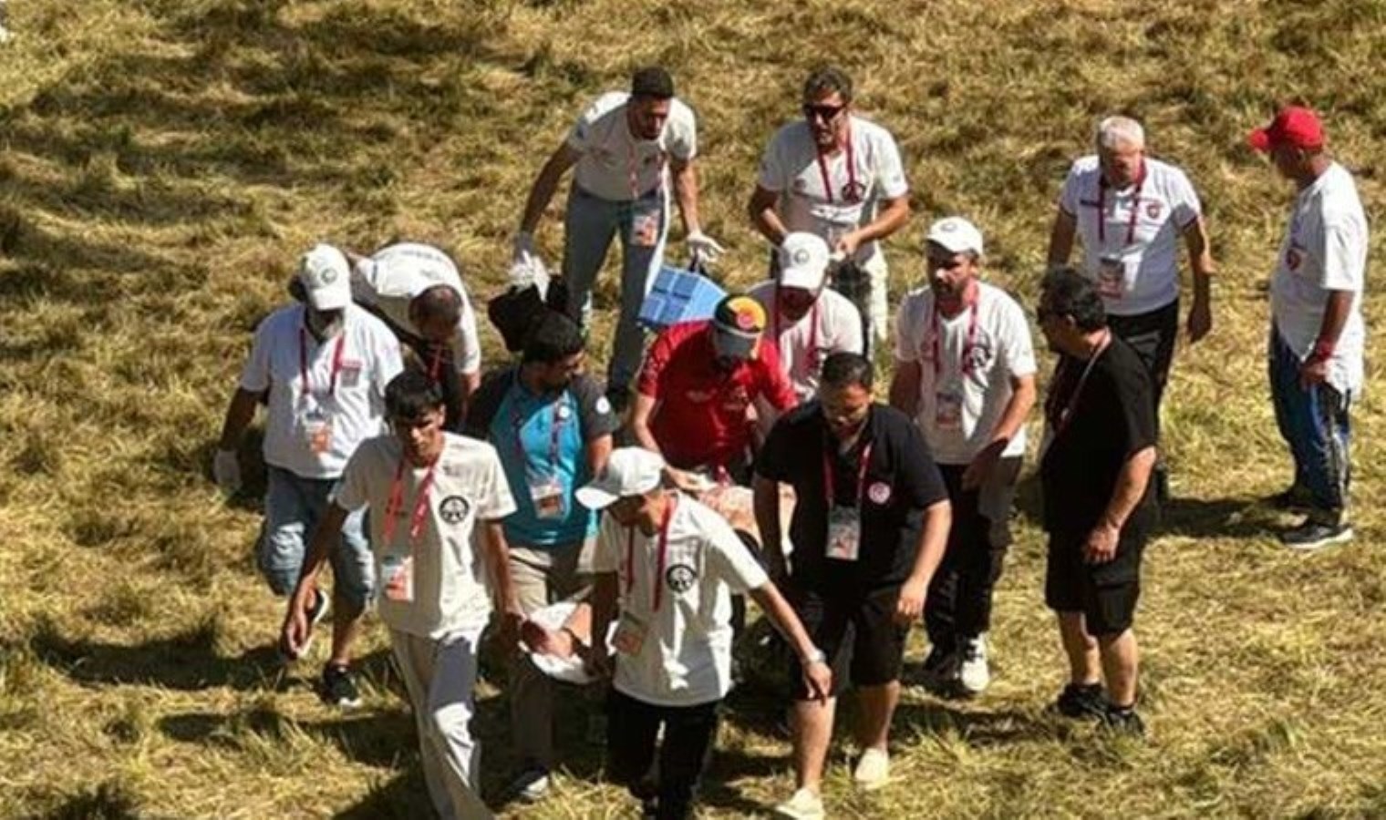 Pehlivan sıcaktan bayıldı